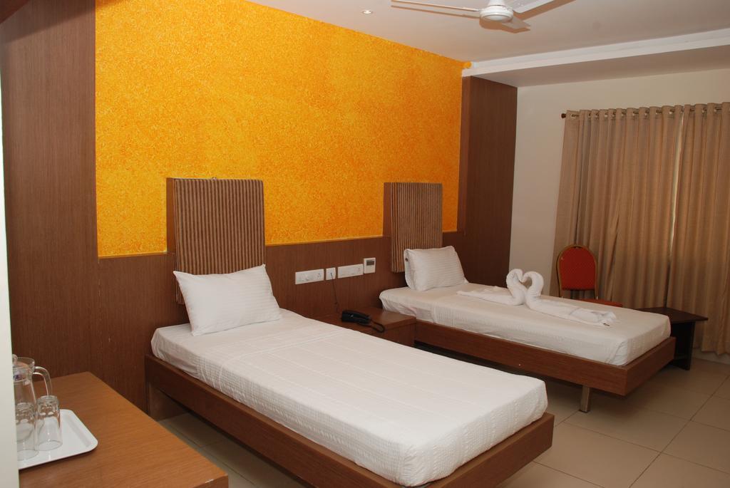 Hotel Pla Amrith Inn Tiruchirappalli エクステリア 写真
