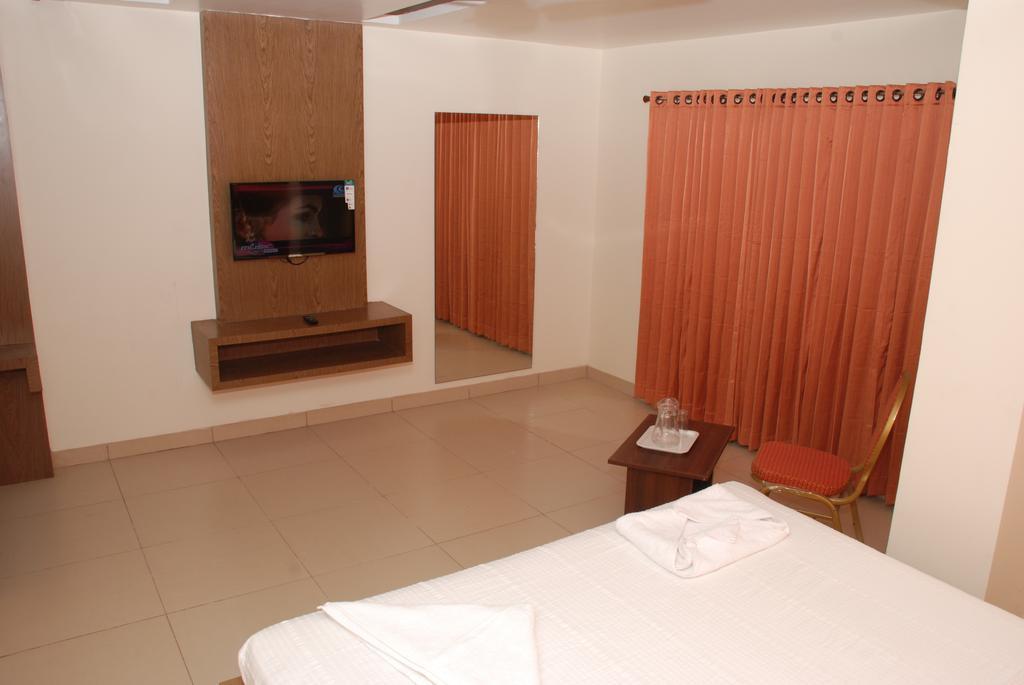 Hotel Pla Amrith Inn Tiruchirappalli エクステリア 写真