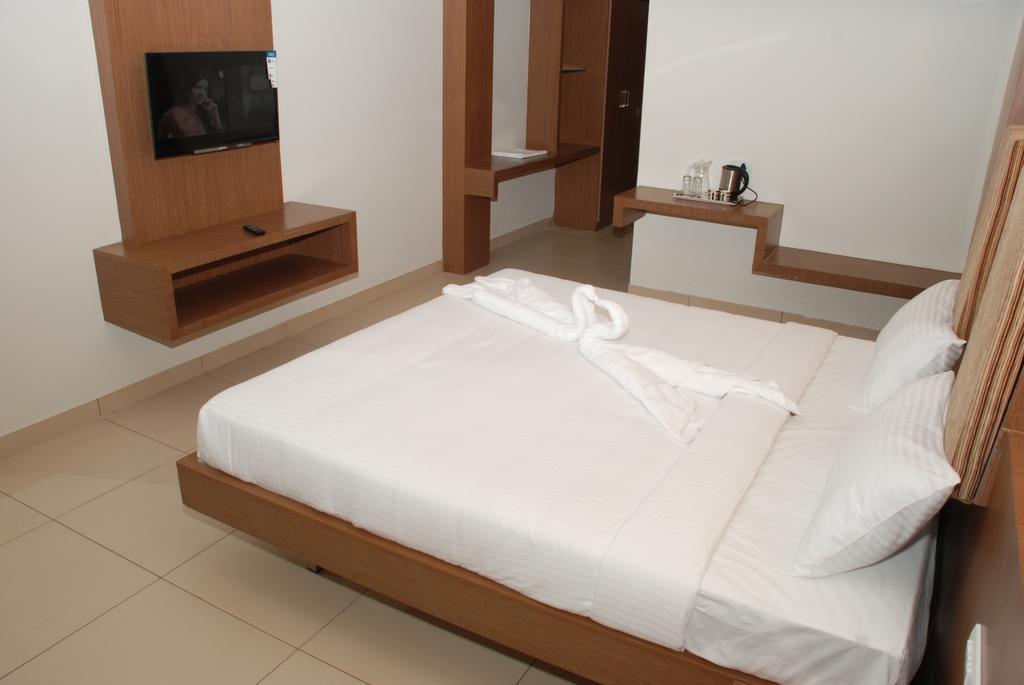 Hotel Pla Amrith Inn Tiruchirappalli エクステリア 写真