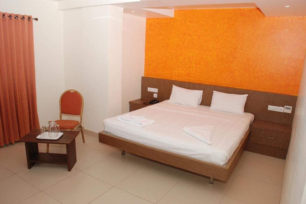 Hotel Pla Amrith Inn Tiruchirappalli エクステリア 写真