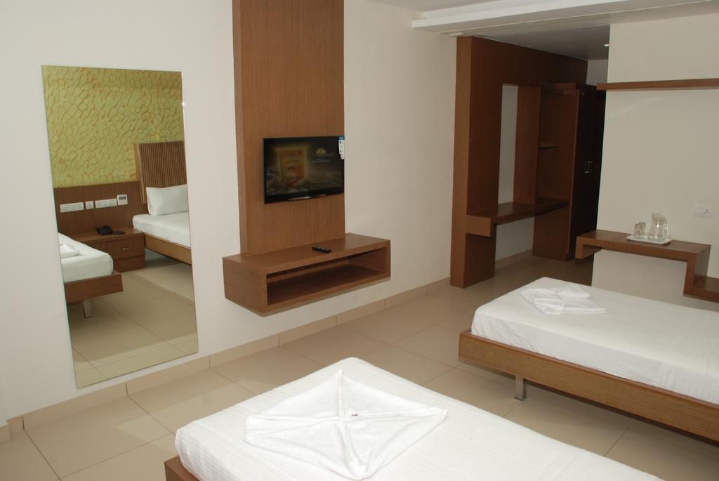 Hotel Pla Amrith Inn Tiruchirappalli エクステリア 写真