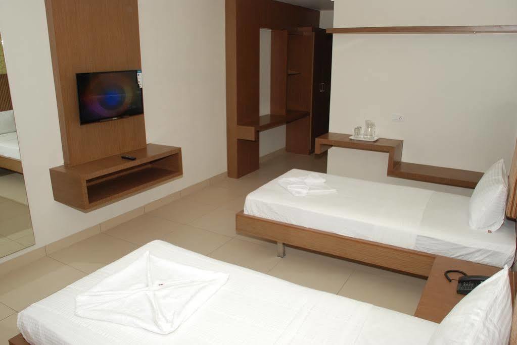 Hotel Pla Amrith Inn Tiruchirappalli エクステリア 写真